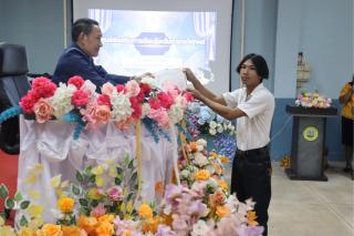 15. ปฐมนิเทศและมอบประกาศนียบัตร